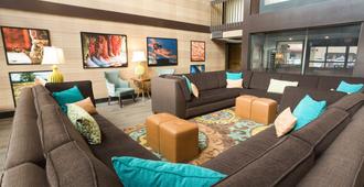 Drury Inn & Suites McAllen - McAllen - Lounge