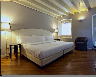 Santellone Resort - Brescia - Schlafzimmer