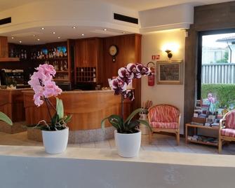Albergo Al Cacciatore - Desenzano del Garda - Receptionist