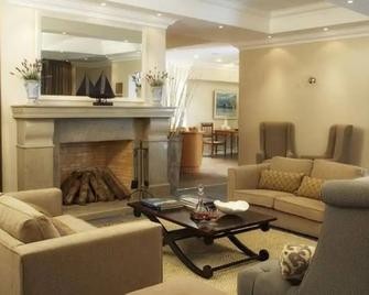 The Calders Hotel & Conference Centre - Fish Hoek - Living room