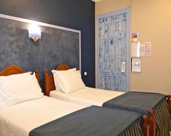 Guest House São Filipe - פארו - חדר שינה