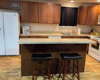 Spacious 3 bedroom barndominium at the Speedway - Kilgore - Cocina