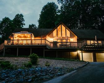 New 3br+loft, Lakefront, Dock, Firepit, Kayaks - Louisa - Edificio