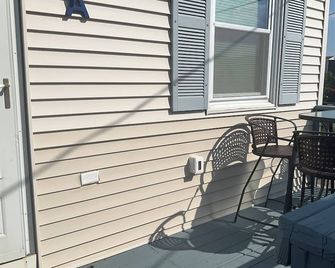 Cozy Bayview One Bedroom Condo Near Many Amenities in Beach Haven, New Jersey - Beach Haven - Balkón