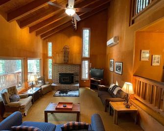 Rustic Retreat - Wawona - Living room