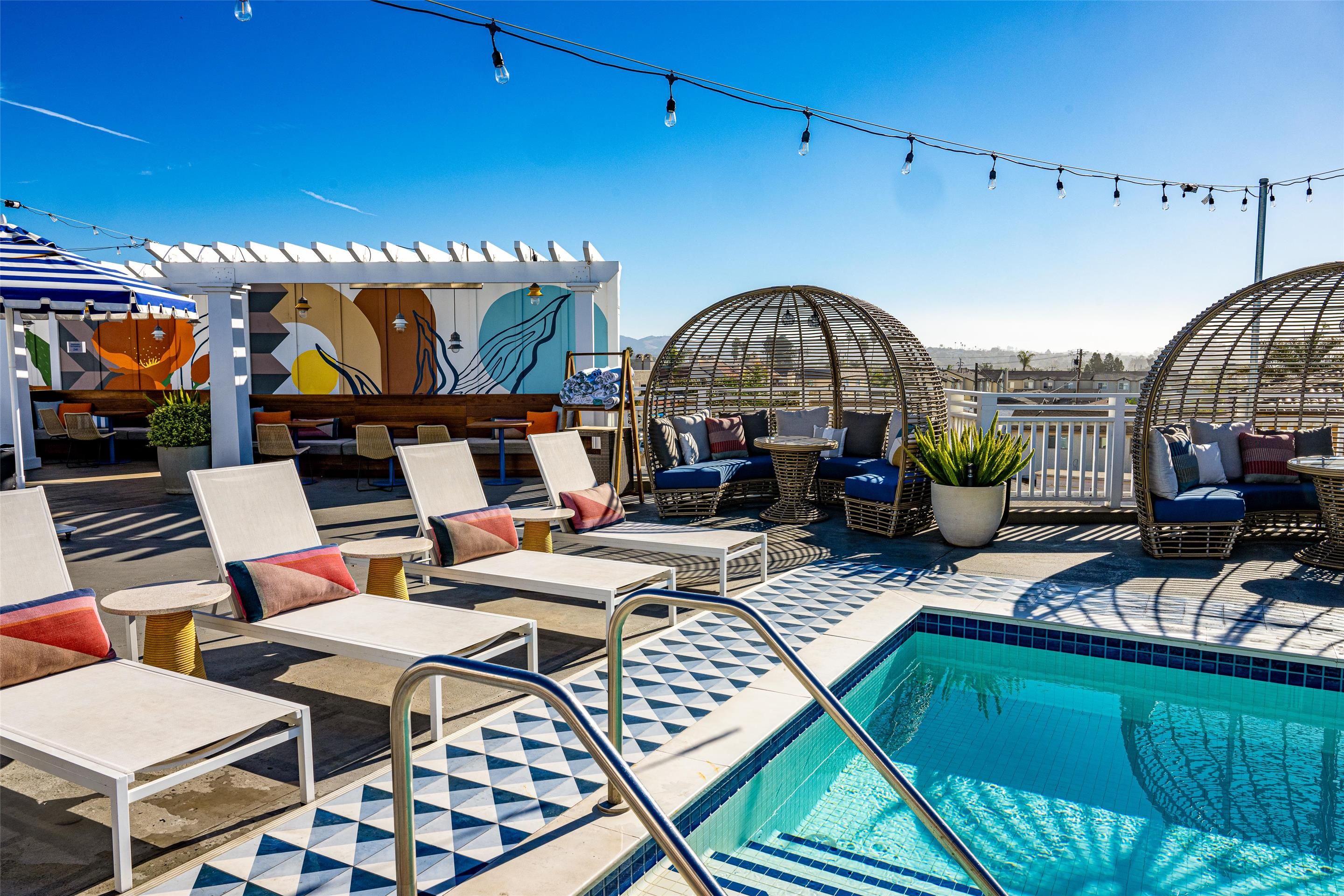 Inn at the Pier Pismo Beach, Curio Collection by Hilton