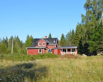 spacious house on the river, away from the traffic noise and in the middle of nature - Torsby - Building