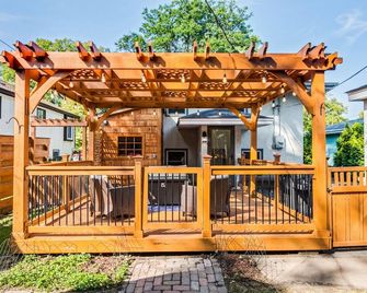 5 BR+ Yard. Close drive to New Brighton, Roseville, Shoreview - Minneapólis - Pátio