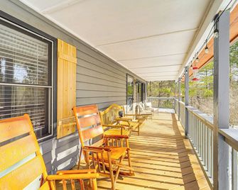 Boone Hideaway w/ Deck, Grill & Forest Views! - Boone