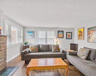 NEW! Charming 3-Bedroom Hideaway in the Heart of Michigan City! - Michigan City - Living room