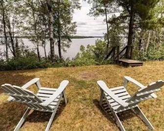 Lakeshore Cabin/Home sleeps 8, North MN Heaven - Babbitt - Patio