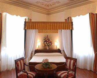 Hotel Villa Verdefiore - Appignano - Schlafzimmer