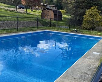 Bennetts Valley Elk Country Inn - Weedville - Zwembad