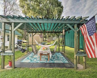 Lakeside Kent Home w/ Pier + Boat Ramp Access - Kent - Patio