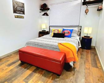 Comfortable, Laid-back Cottage. Private Yard. Near Zion. 2 Bedroom, Full Kitchen - Hurricane - Sypialnia