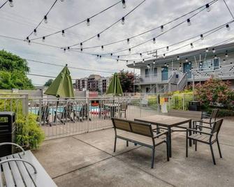 Nashville Studio Wpool - Hip Melrose - 8th Ave - Nashville - Patio