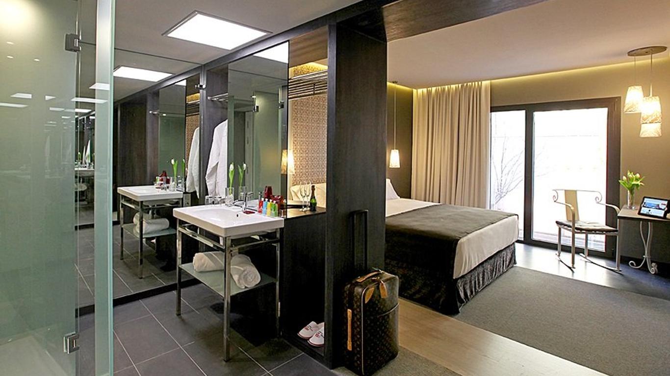 أكيل تو بارسيلونا - لبالغين فقط