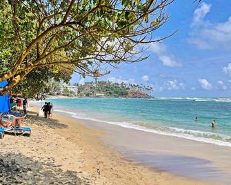 Sea Breeze Hotel - Mirissa - Strand