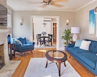 Luxury on Main / North - Richmond - Huiskamer