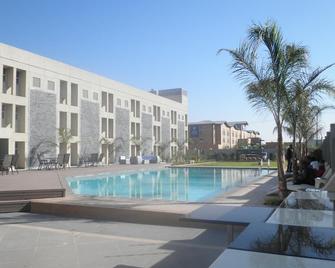 Aquarian Tide Hotel - Gaborone - Piscina