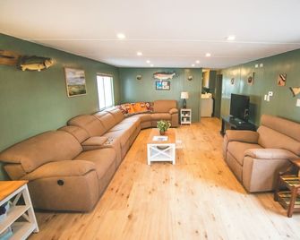 Paula's Place Near The Lake - Elephant Butte - Living room