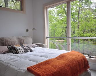 The Perfect Setting for a Magical Stay - Mattituck - חדר שינה