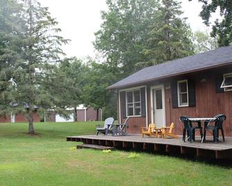 Northwoods Hideaway near Whitefish Chain of Lakes - Pine River - Patio