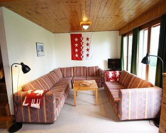 Bright Chalet with Terrace - Crans-Montana - Salon