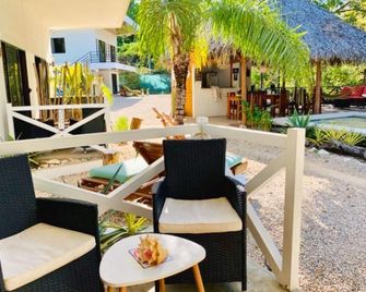 Antema Lodge Secteur Tamarindo, piscine, yoga, gym, jungle et paix - Tamarindo - Pátio