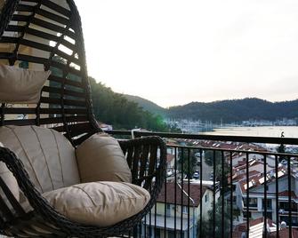 El Camino Hostel & Pub - Fethiye - Balcony