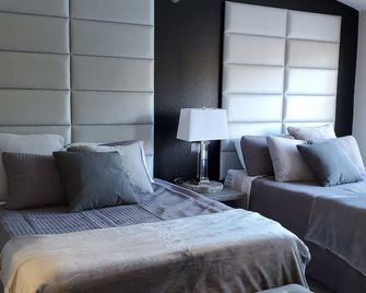 Sanitized luxurious 3bdrm (6bd) home w/heated pool option - Henderson - Habitación