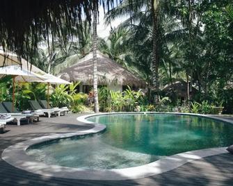 Mana Eco Retreat - Kuta - Pool