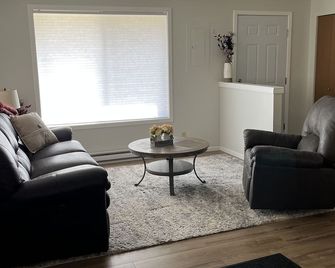 Cabin on Little Creek - Cle Elum - Living room