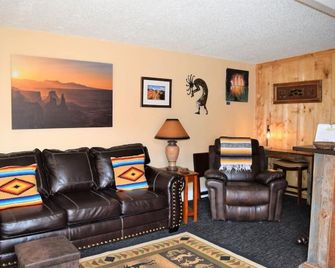 Miner's Cabin Cabin 5 - Moab - Living room