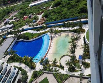 Azure North - San Fernando - Pool