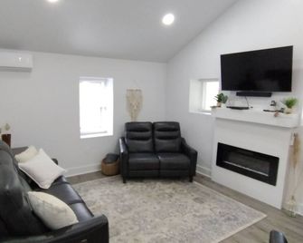 Cozy Haven A Romantic Get-A-Way With Hot Tub - Denver - Huiskamer