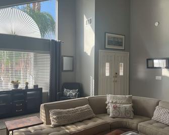 End of Season Discount - Gated Resort Community - Lake Elsinore - Living room