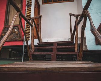 Hotel y Restaurante Miconia - Puerto Baquerizo Moreno - Stairs