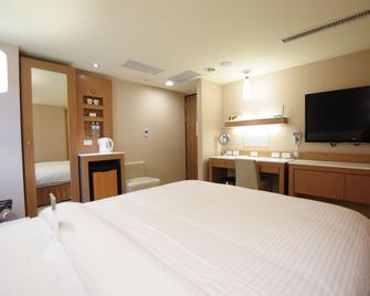 Kindness Hotel - Tainan Chihkan Tower - Tainan City - Bedroom