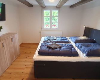 Vacation home Schöne Neue Welt, 11 bedrooms, sauna, whirlpool, steam bath, 5xWC - Reichshof - Camera da letto