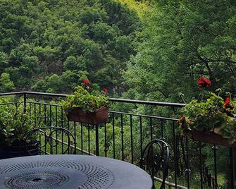 La Maisonnette: Charming cottages in Aveyron, in the heart of the Lot valley. - Entraygues-sur-Truyère - Balcony
