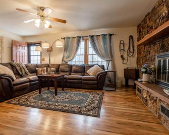 Mustang Hideaway- your Western adventure base - Cody - Sala de estar