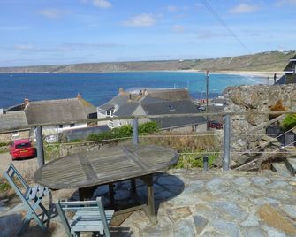Beautiful Renovated Fisherman's Cottage With Stunning Sea Views - Lands End - Balcony