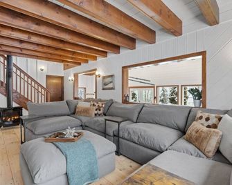 Maple Pine w Hot Tub Pool Table 3min to Mount Snow - Dover - Salon