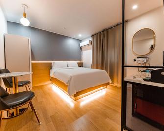 Daejeon Munchang Hotel The Leeds - Daejeon - Bedroom