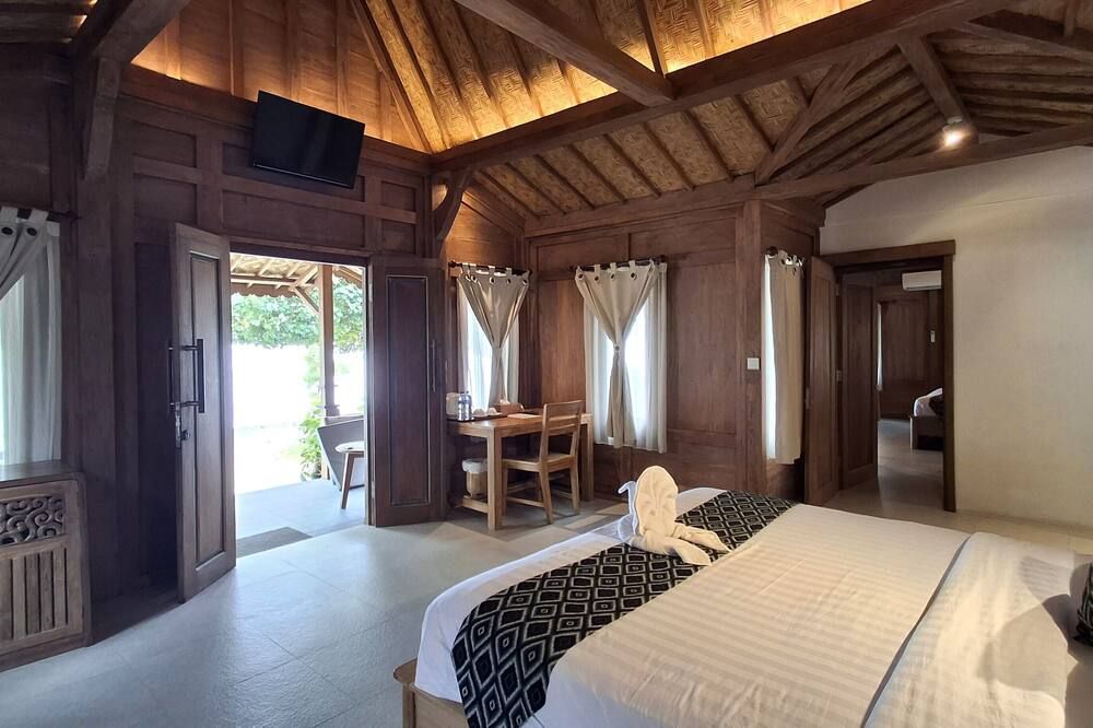 Blue Harbor Beachfront Villas & Resto - Nusa Penida