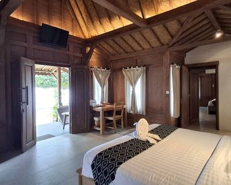 Blue Harbor Beachfront Villas & Resto - Nusa Penida