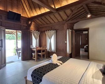Blue Harbor Beachfront Villas & Resto - Nusa Penida