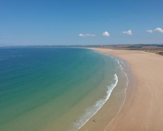 Aile Gauche du Baron Face à la mer - Les Pieux - Plage