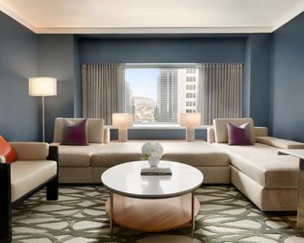 Fairmont The Queen Elizabeth Gold Experience - Montreal - Living room